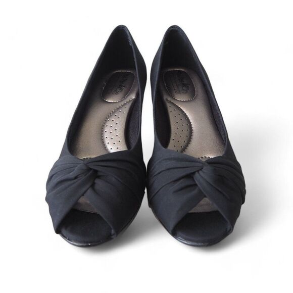 Coach and Four Peep Toe Kitten Pump Heels Black Women's 6.5 - Picture 3 of 11